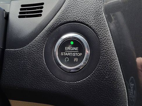 Used 2016 Ford Explorer XLT image 32