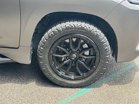 Used 2016 Lexus LX 570 4WD w/ Luxury Package image 14