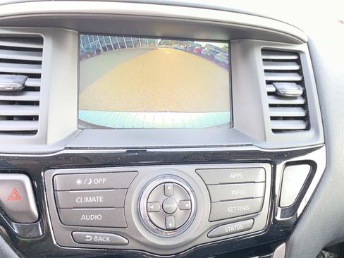 Used 2020 Nissan Pathfinder S AWD/4WD image 12