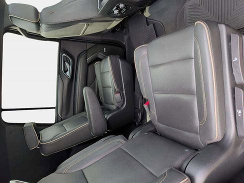 Used 2022 GMC Yukon XL SLT w/ SLT Premium Package image 21