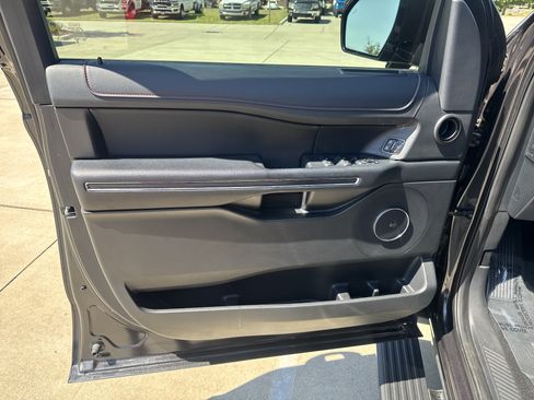 Used 2023 Ford Expedition Limited RWD image 13