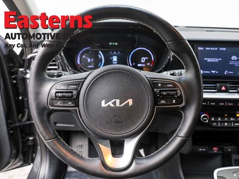 Used 2022 Kia Niro EX w/ Cold Weather Package image 12
