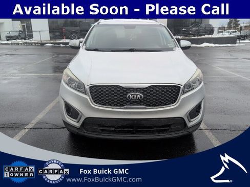 Used 2017 Kia Sorento LX image 2