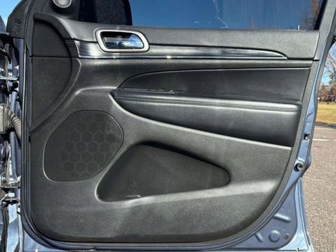 Used 2019 Jeep Grand Cherokee Limited w/ Luxury Group II image 18