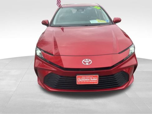 Used 2025 Toyota Camry LE image 31