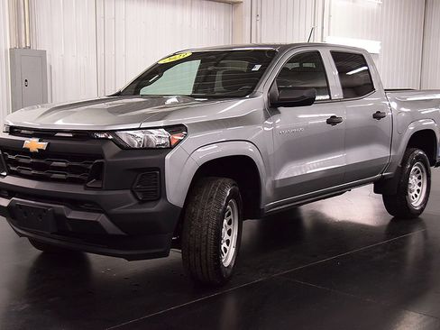 Used 2023 Chevrolet Colorado W/T w/ WT Convenience Package II RWD image 3