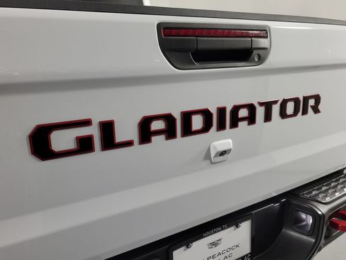 Used 2020 Jeep Gladiator Rubicon AWD/4WD image 5