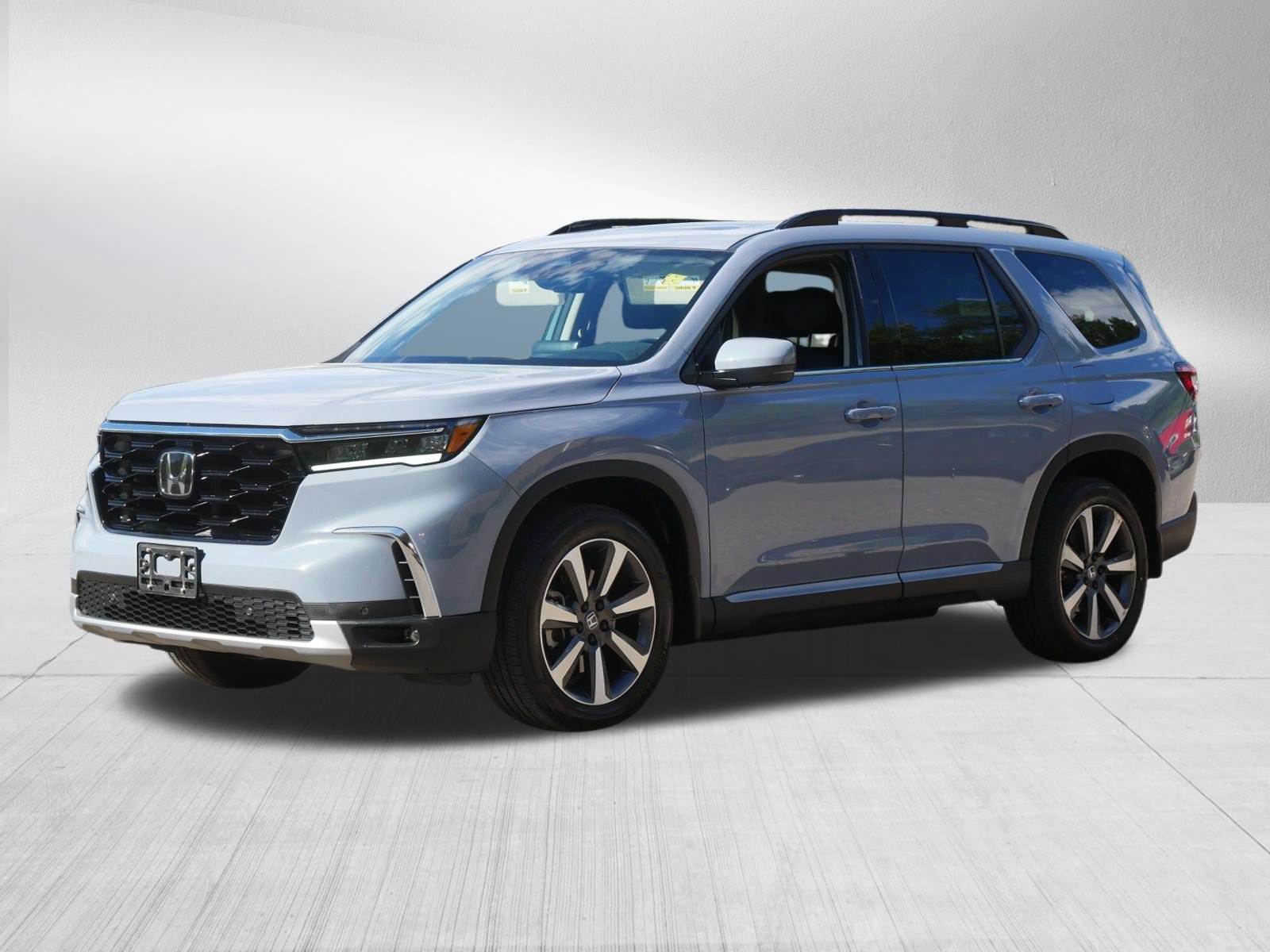 Used 2024 Honda Pilot Touring image 3