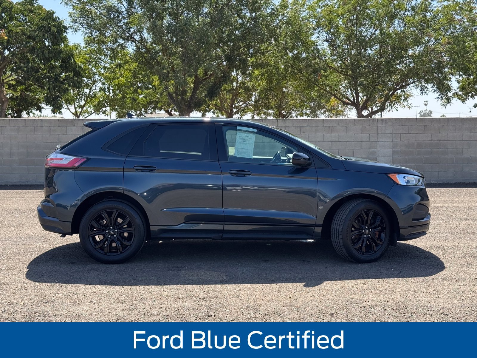 Used 2024 Ford Edge SE w/ Black Appearance Package AWD/4WD image 2