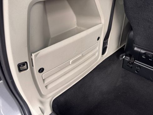 Used 2016 Dodge Grand Caravan SXT image 10