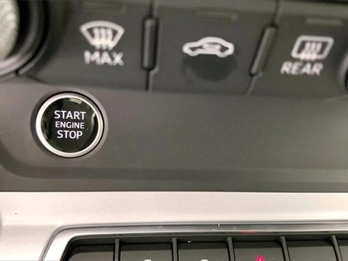 Certified 2025 Audi Q3 2.0T Premium Plus w/ Premium Plus Package image 32