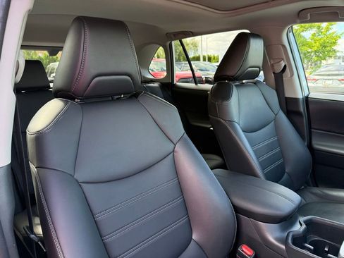 Certified 2022 Toyota RAV4 XLE Premium AWD/4WD image 20
