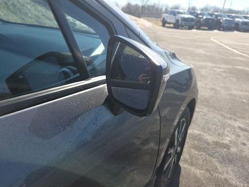 Used 2021 Nissan Versa SV image 7