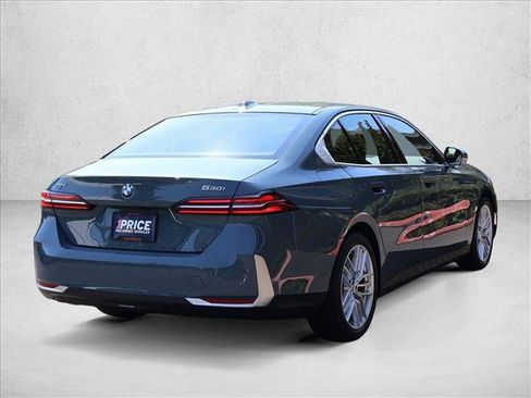 Used 2025 BMW 530i xDrive w/ Premium Package AWD/4WD image 6