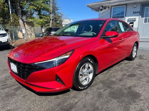 Used 2021 Hyundai Elantra SE FWD image 3