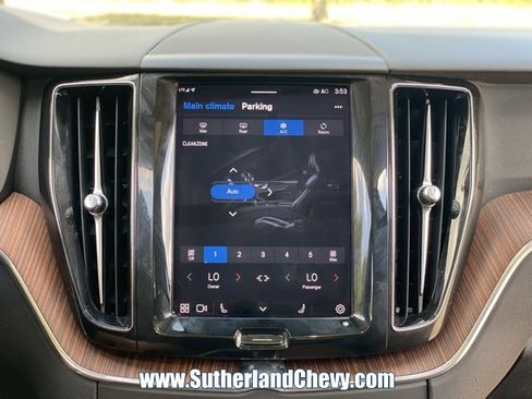 Used 2023 Volvo XC60 T8 Plus image 29