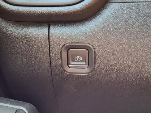 Used 2023 Chevrolet Silverado 1500 Custom image 11