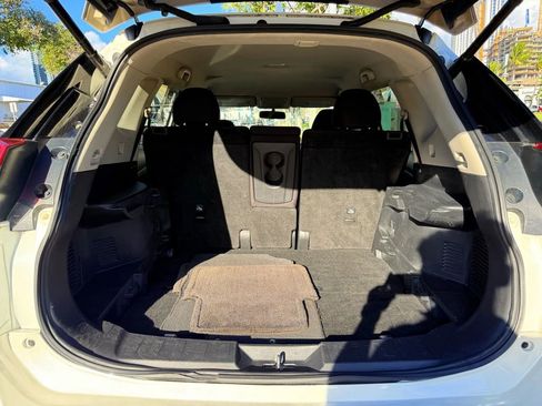 Used 2018 Nissan Rogue SV image 17