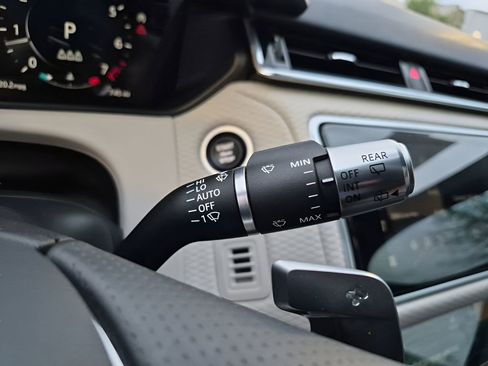 Used 2021 Land Rover Range Rover Velar R-Dynamic S image 37