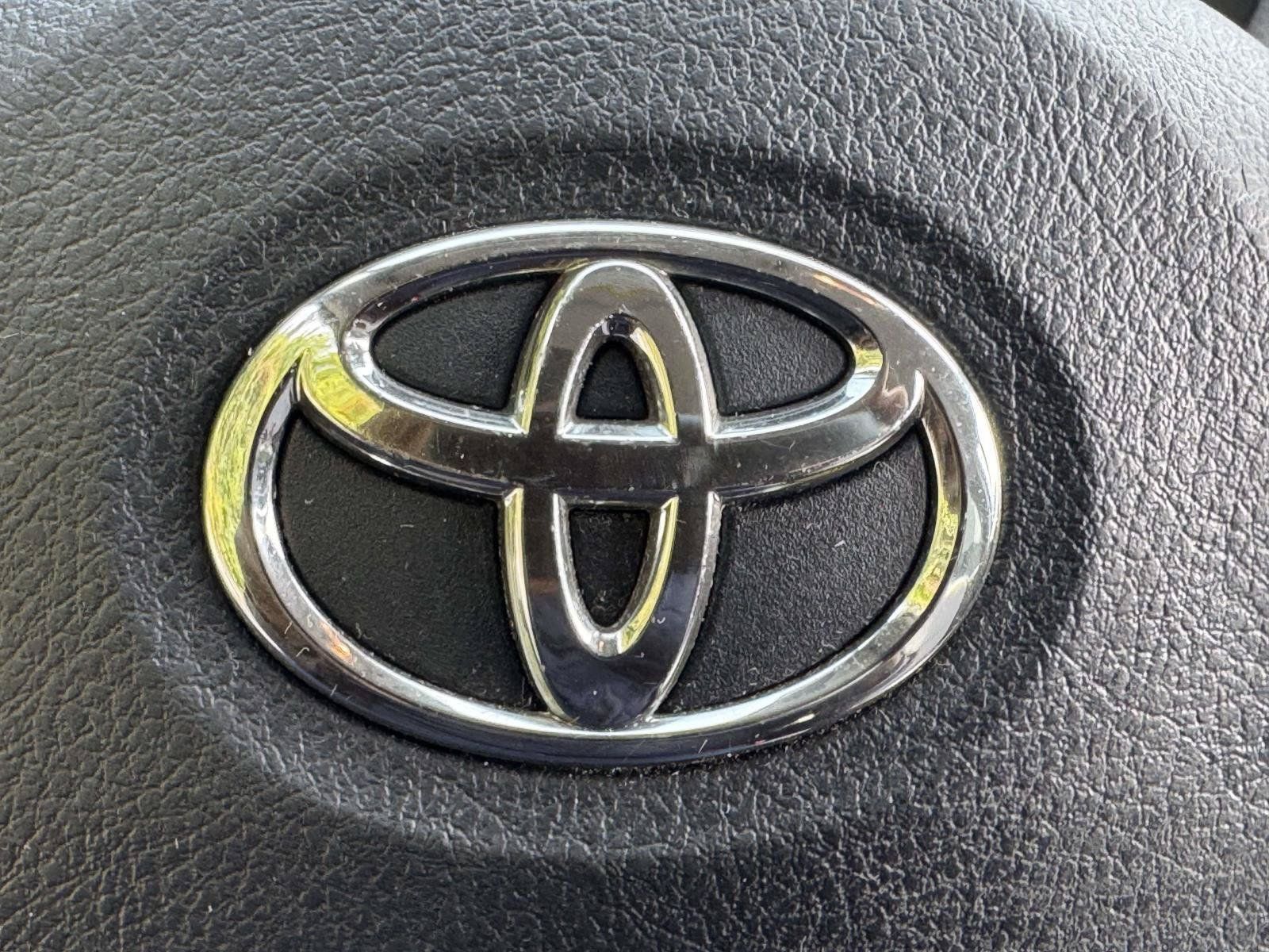 Used 2014 Toyota Yaris LE FWD image 29