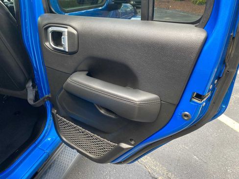 Used 2022 Jeep Wrangler Unlimited Sahara AWD/4WD image 39