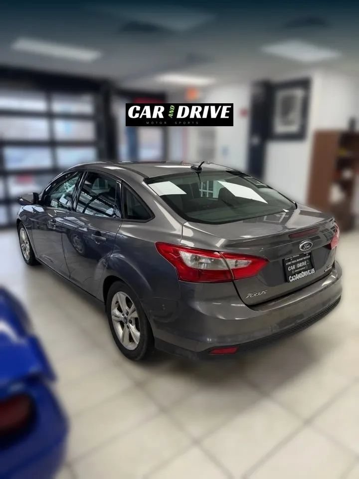 Used 2014 Ford Focus SE w/ SE Winter Package FWD image 6