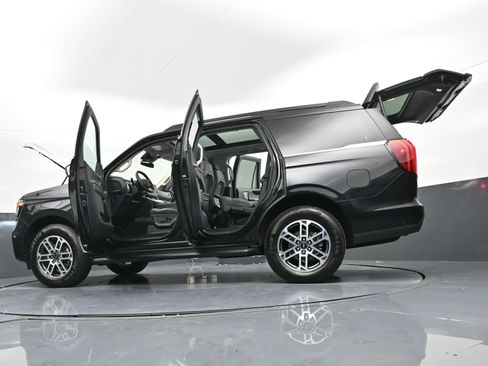 Used 2025 Ford Expedition Active image 54