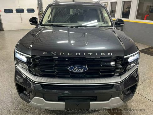 Used 2025 Ford Expedition Platinum w/ Platinum Ultimate Package image 9