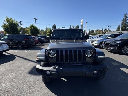 Used 2022 Jeep Wrangler Unlimited Sahara image 3