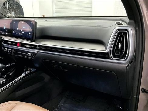 Used 2025 Kia Sorento SX Prestige w/ Olive Brown Leather Package image 17