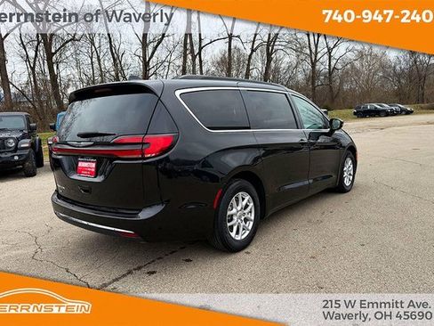 Used 2022 Chrysler Pacifica Touring-L image 22