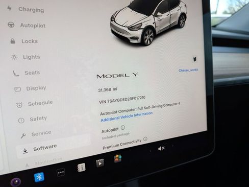 Used 2024 Tesla Model Y 2WD image 12