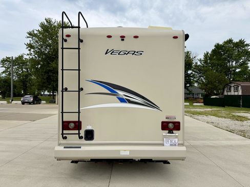Used 2018 Ford E-450 and Econoline 450 Super Duty w/ A/C Prep Package RWD image 7