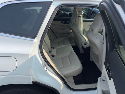 Used 2019 Volvo XC60 T5 Momentum w/ Premium Package FWD image 29