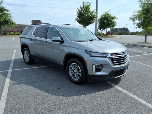 Certified 2023 Chevrolet Traverse LT FWD image 3