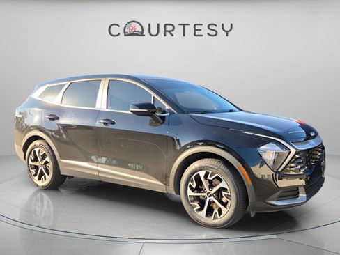 Used 2023 Kia Sportage EX image 3