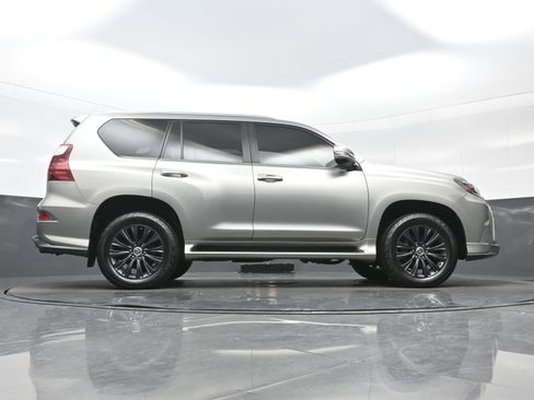 Used 2021 Lexus GX 460 Premium w/ Accessory Package AWD/4WD image 33