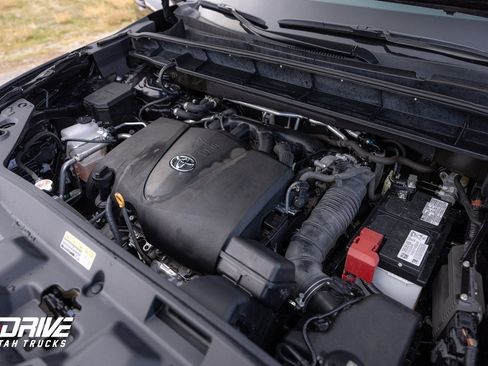 Used 2021 Toyota Highlander XLE image 31