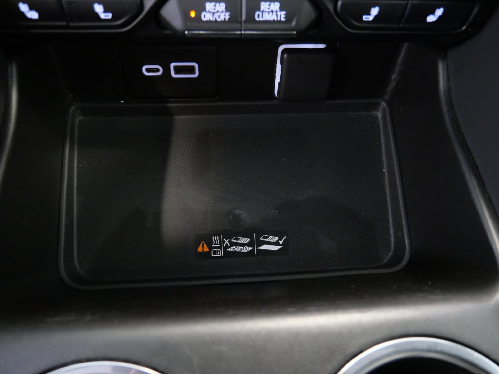 Used 2022 Chevrolet Suburban Z71 AWD/4WD image 32