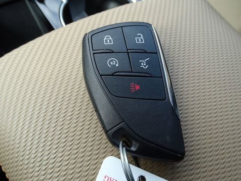 Used 2025 Chevrolet Equinox ACTIV w/ Safety and Technology Package image 37