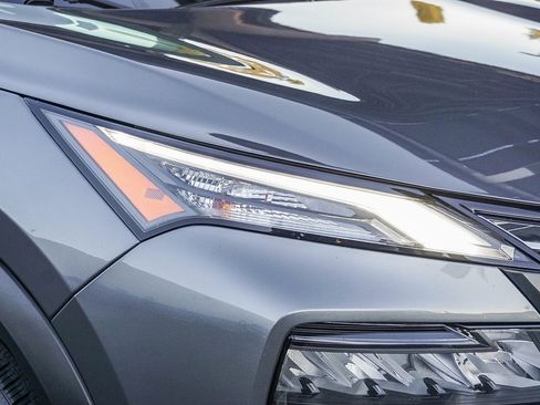 Used 2024 Nissan Rogue S image 11