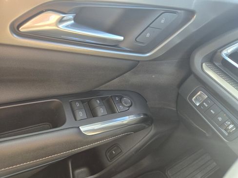 Used 2025 Chevrolet Traverse LT image 19