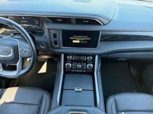 Used 2024 GMC Yukon Denali w/ Denali Reserve Package image 21