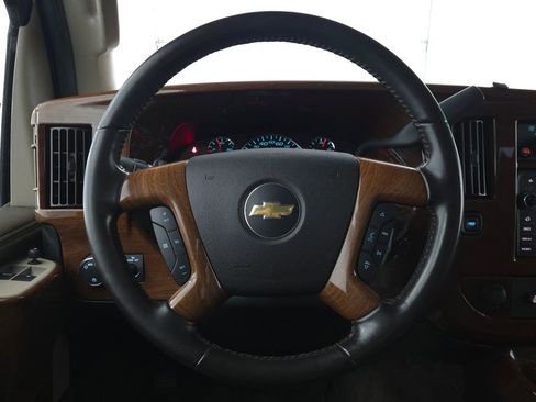 Used 2018 Chevrolet Express 2500 w/ Enhanced Convenience Package image 19