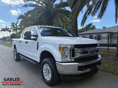 Used 2017 Ford F350 XLT image 4