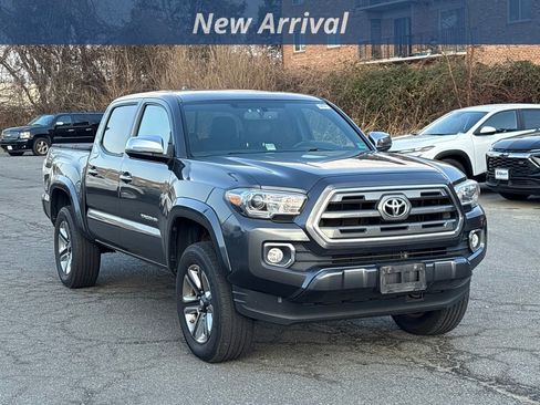Used 2017 Toyota Tacoma Limited image 4