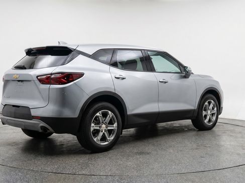 Used 2025 Chevrolet Blazer LT FWD image 9