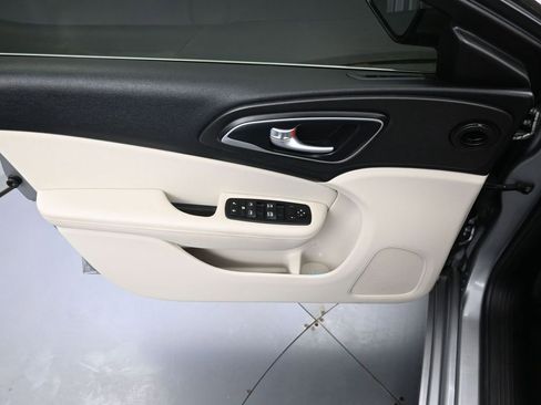Used 2016 Chrysler 200 Limited image 23