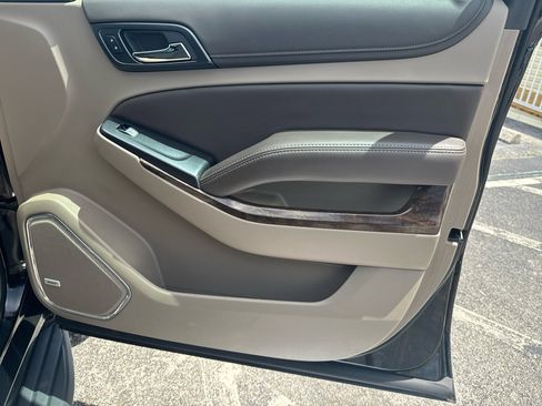 Used 2020 Chevrolet Suburban LT image 12