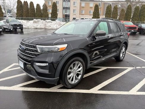 Used 2020 Ford Explorer XLT w/ Equipment Group 202A image 3